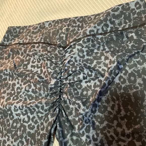 Zyia blue leopard leggings - Picture 2 of 3